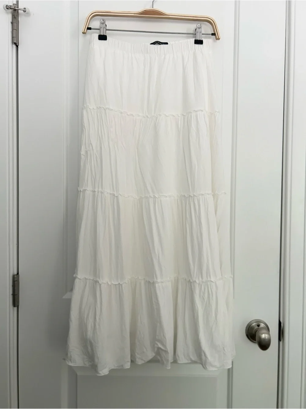 Brandy Melville Izzy Skirt in White - Picture 2 of 5